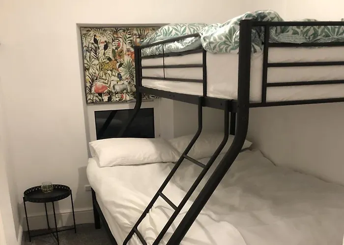 3-Bed Cottage-Plymouth-Dog Friendly-Sleeps7